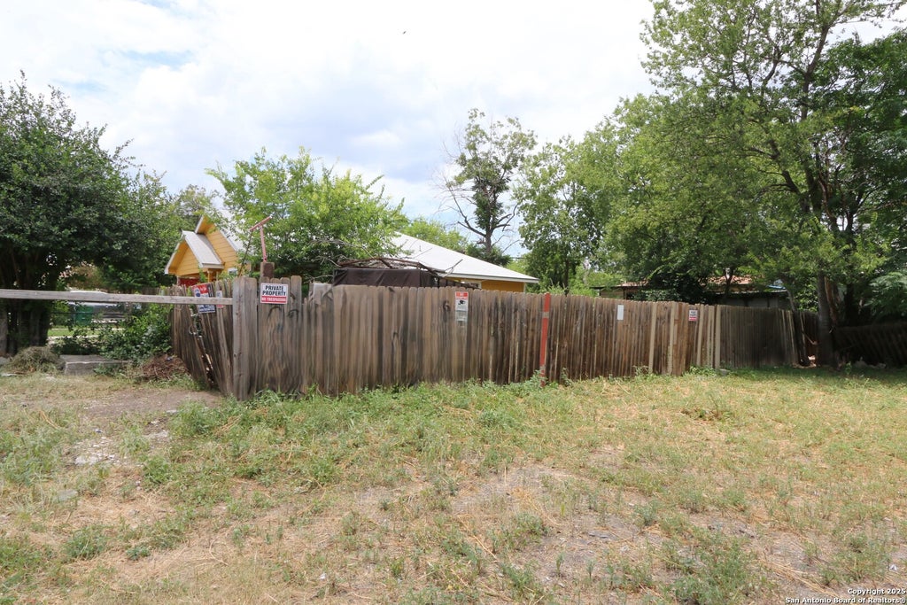 Photo of 1607 San Carlos, San Antonio, TX 78207 (MLS # 1881622)