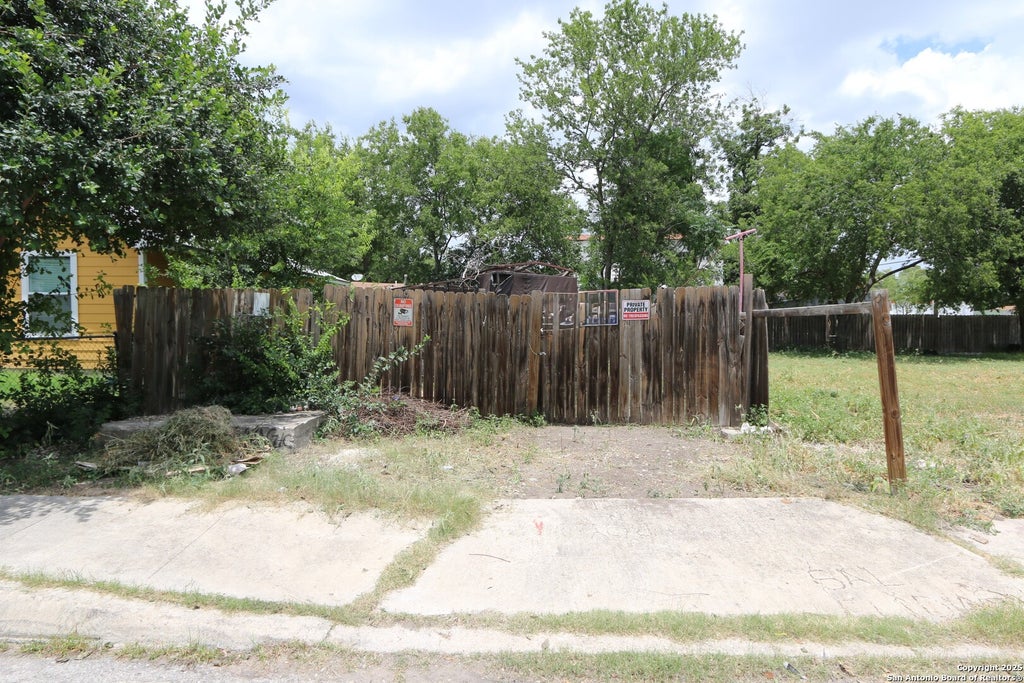 Photo of 1607 San Carlos, San Antonio, TX 78207 (MLS # 1881622)