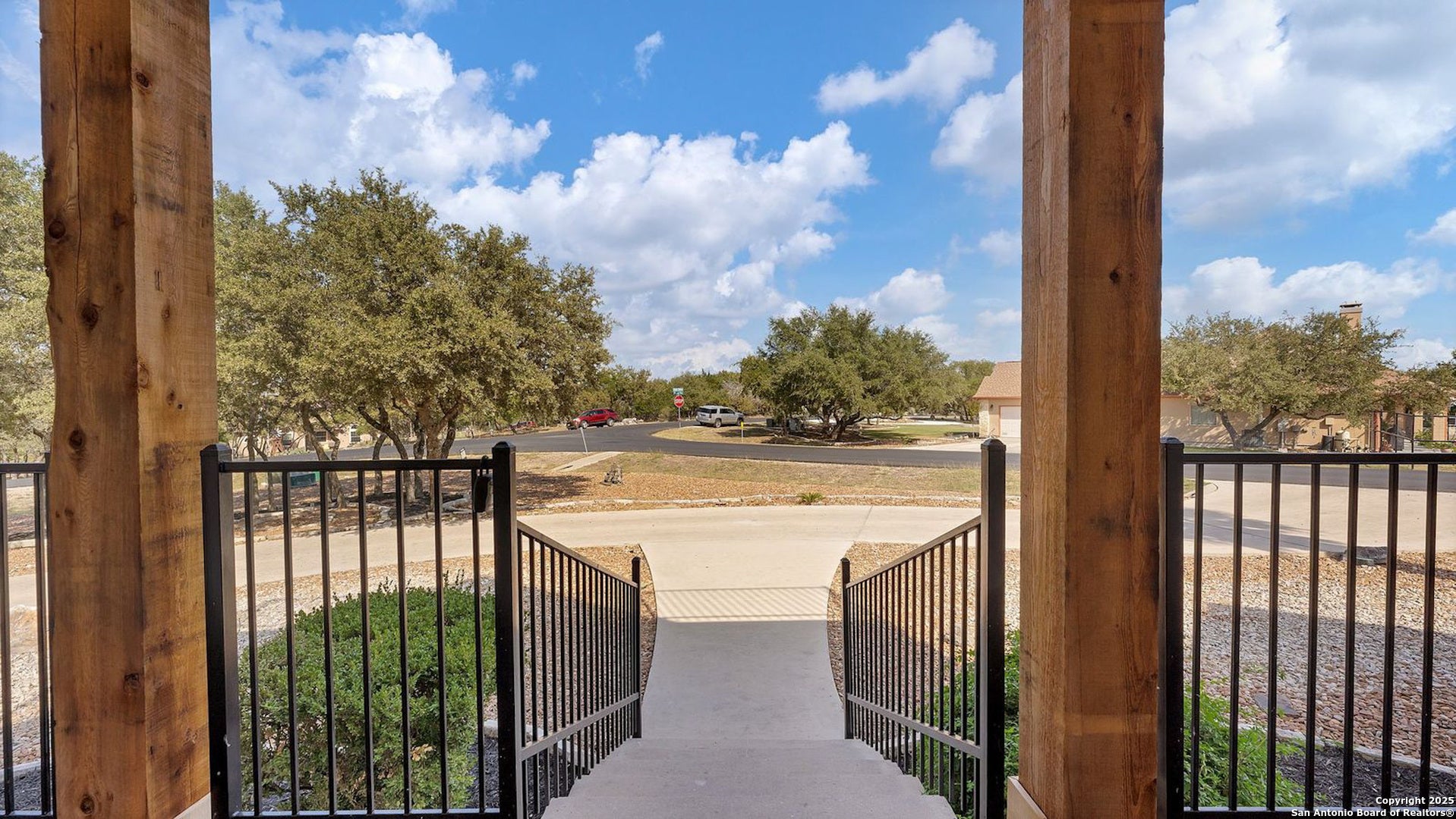 725 Winding View
