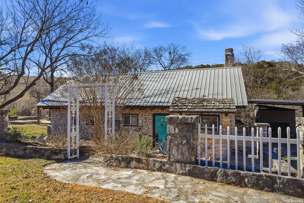 Photo of 336 Whippoorwill Dr, Canyon Lake, TX 78133 (MLS # 1939901)