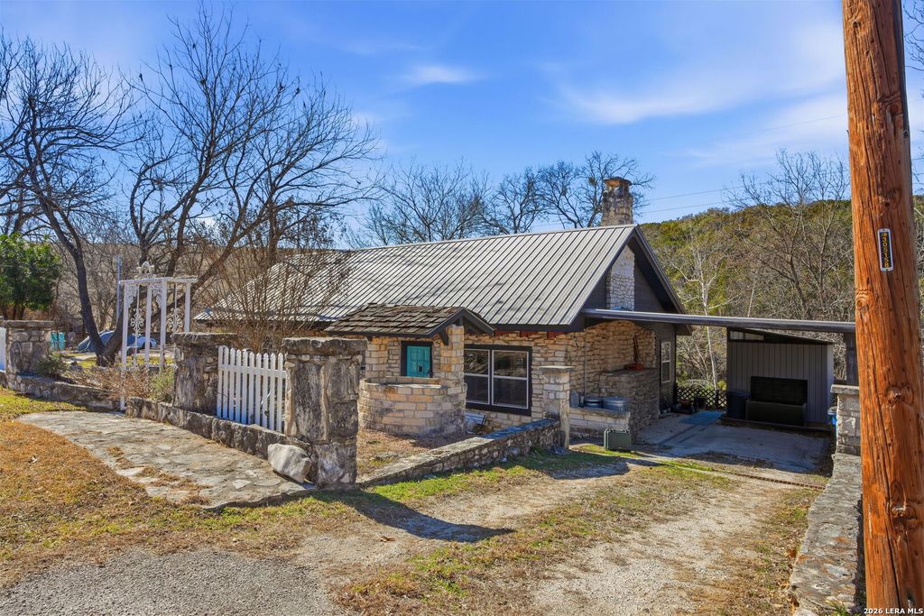 Photo of 336 Whippoorwill Dr, Canyon Lake, TX 78133 (MLS # 1939901)