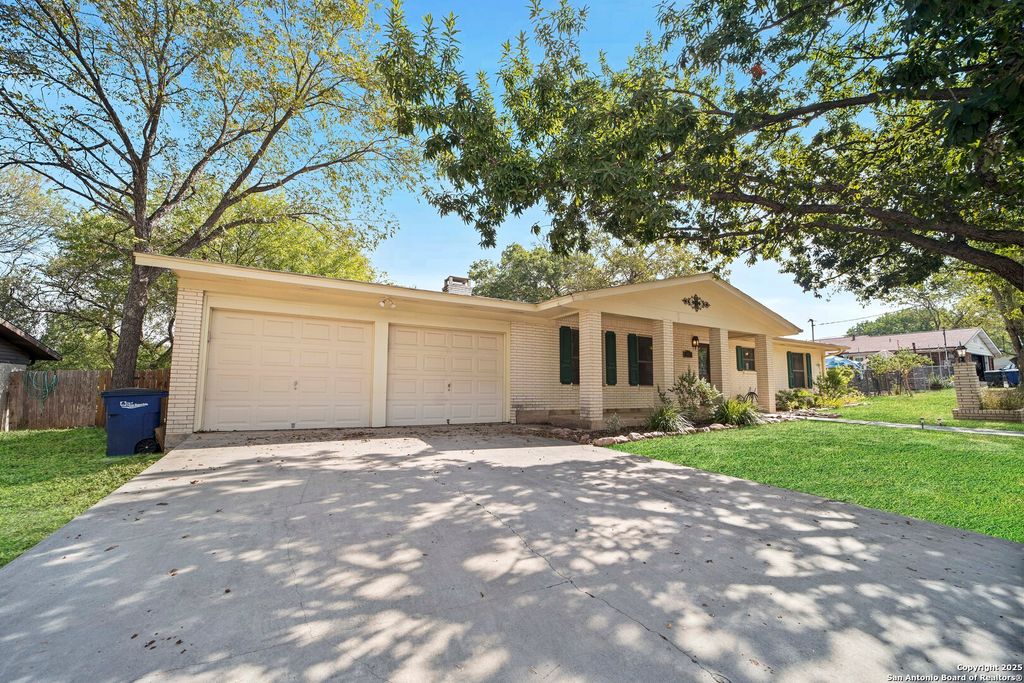 Photo of 983 Hollyhock, New Braunfels, TX 78130 (MLS # 1917853)