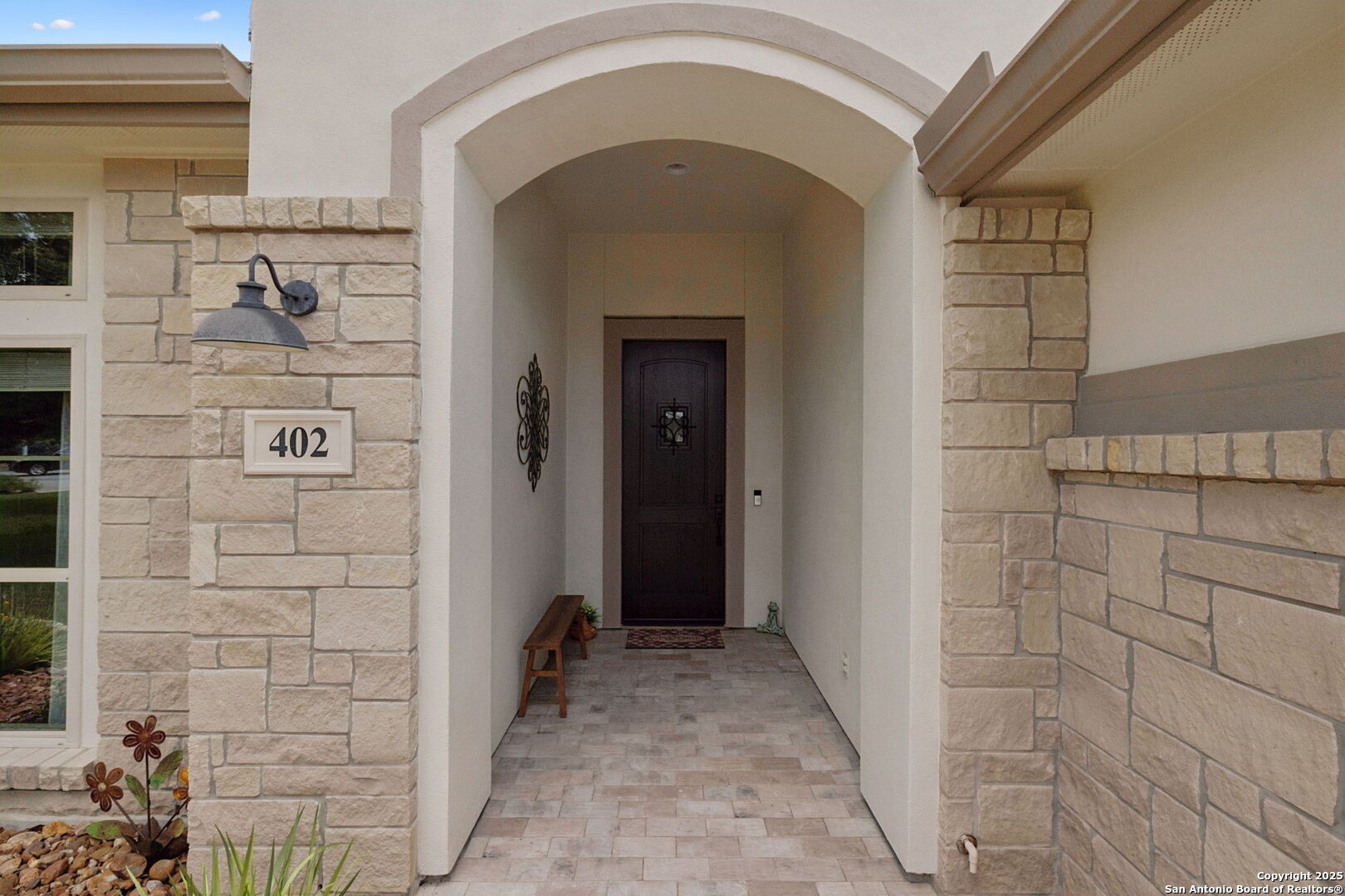 402 Knoll Springs