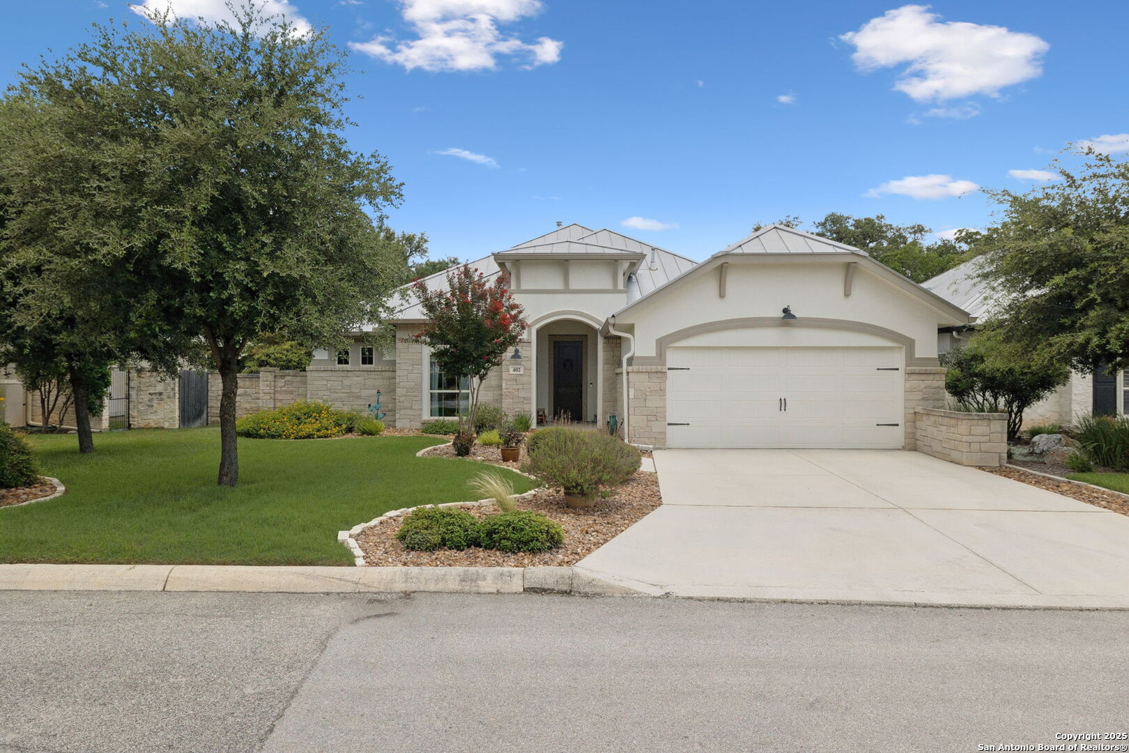 402 Knoll Springs