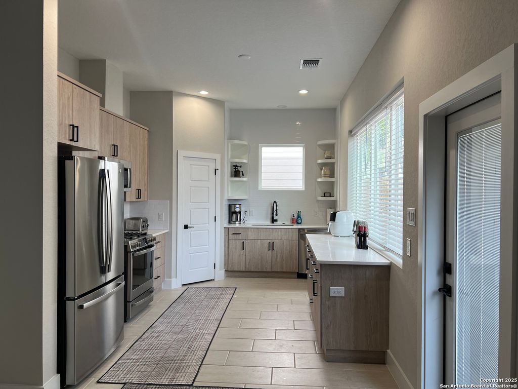 Photo of 1618 W Lawndale UNIT 15, San Antonio, TX 78209 (MLS # 1928374)