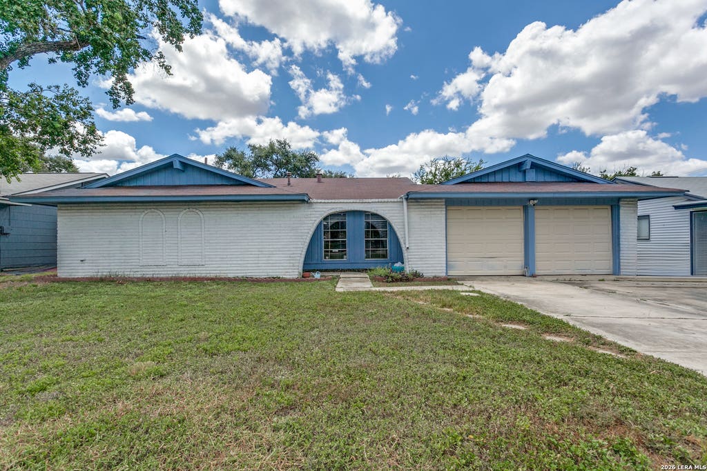 Photo of 550 BERTETTI DR, San Antonio, TX 78227 (MLS # 2009241)