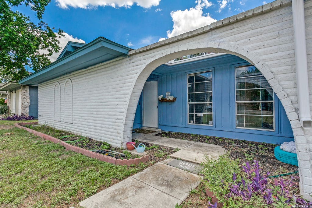 Photo of 550 BERTETTI DR, San Antonio, TX 78227 (MLS # 2009241)