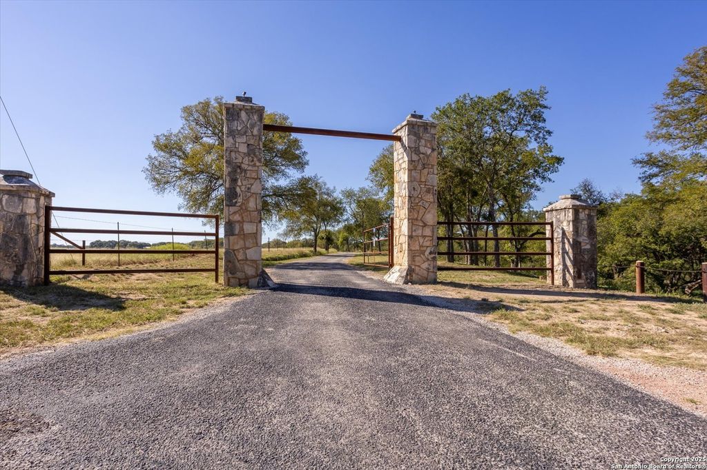 Photo of 211 Bear Creek, Kerrville, TX 78028 (MLS # 1847914)