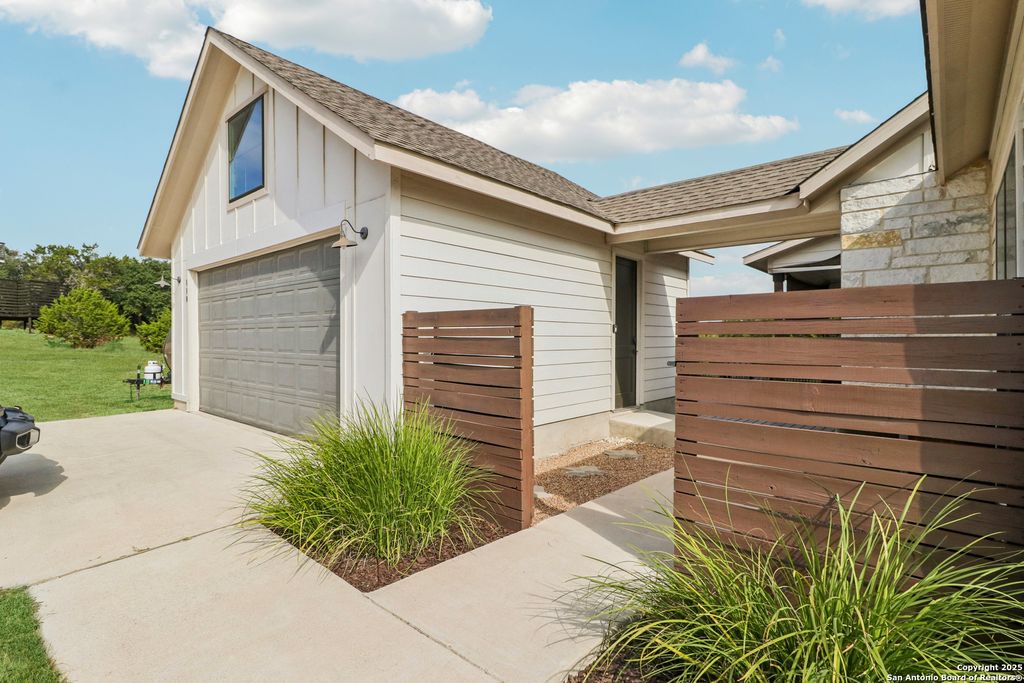 Photo of 120 Golden Eagle, Canyon Lake, TX 78133 (MLS # 1917697)