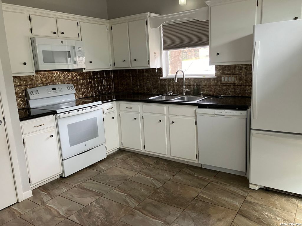 Photo of 11303 Vance Jackson A5 #A5, San Antonio, TX 78230 (MLS # 1944811)