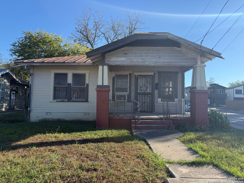 Photo of 702 Canton, San Antonio, TX 78202 (MLS # 1921440)