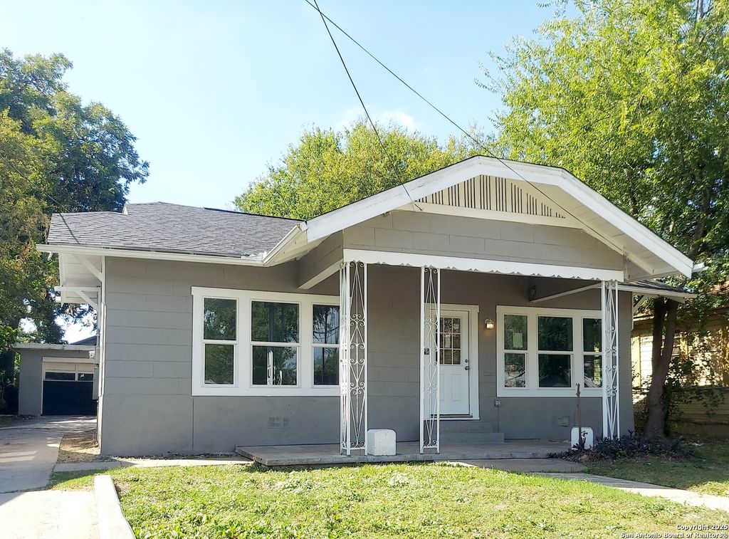 Photo of 2710 E Houston St, San Antonio, TX 78202 (MLS # 1912539)