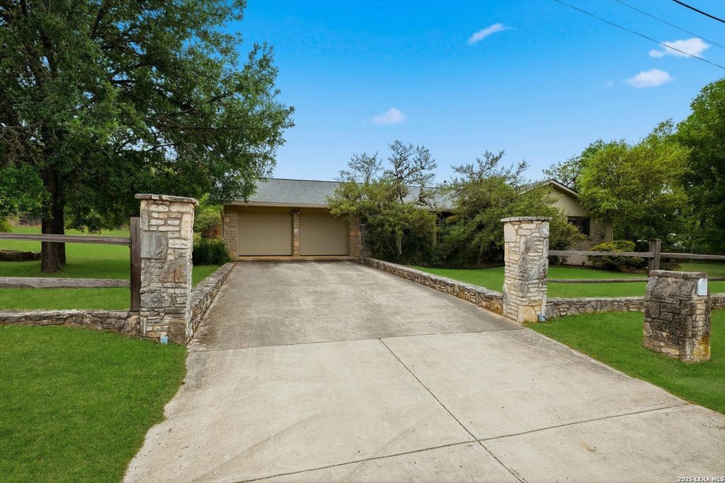 Photo of 414 Schryver St, Boerne, TX 78006 (MLS # 1957866)