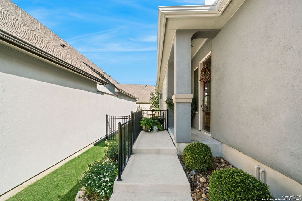 Photo of 105 Gaucho, Boerne, TX 78006 (MLS # 1924432)