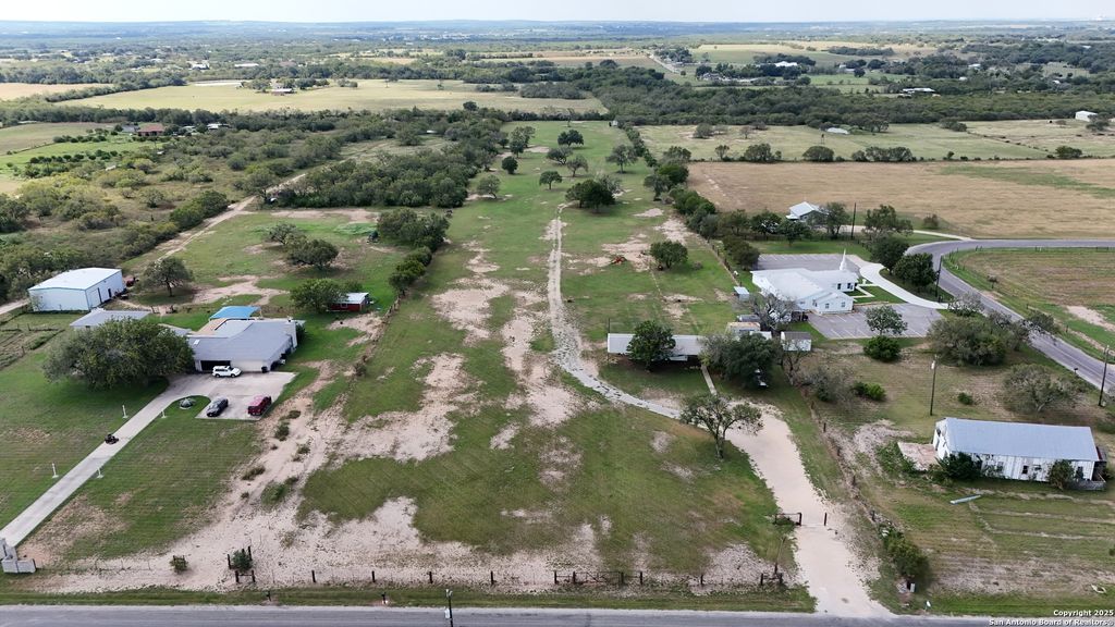 Photo of 14646 E Lupon, St Hedwig, TX 78152 (MLS # 1918835)