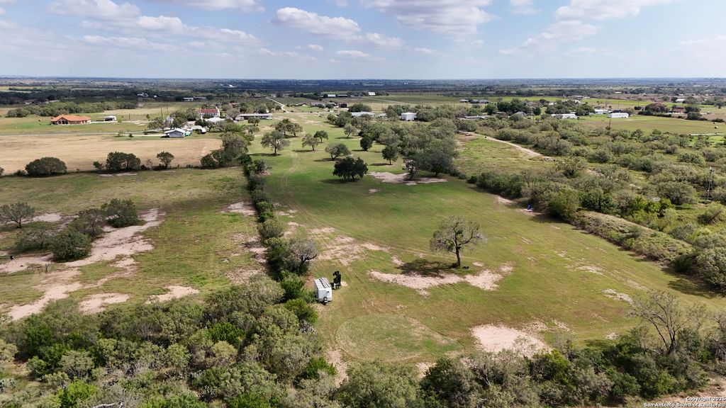 Photo of 14646 E Lupon, St Hedwig, TX 78152 (MLS # 1918835)