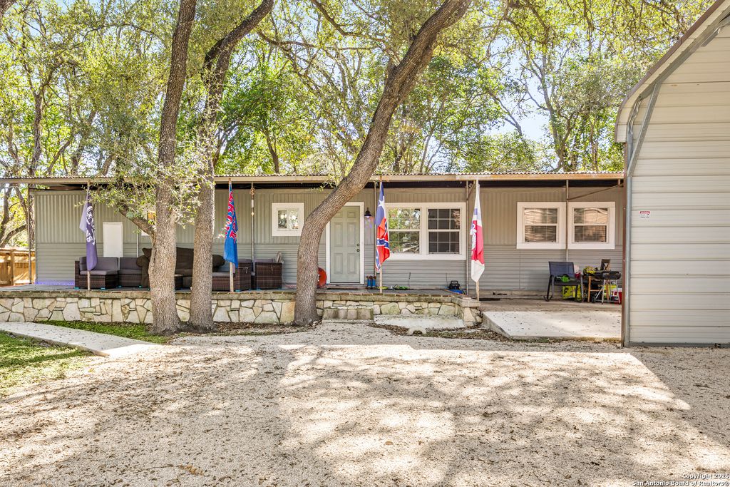 Photo of 425 Dreamland, Canyon Lake, TX 78133 (MLS # 1924979)