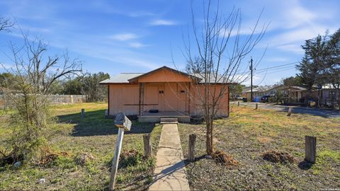 Photo of 510 Volunteer, Seguin, TX 78155 (MLS # 1940499)