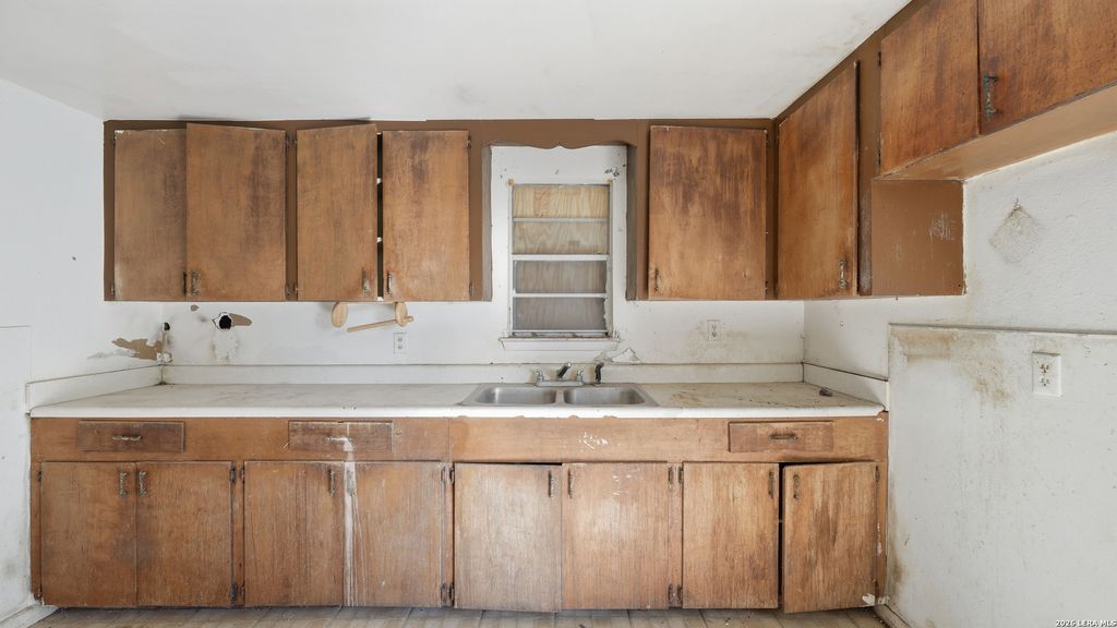 Photo of 510 Volunteer, Seguin, TX 78155 (MLS # 1940499)