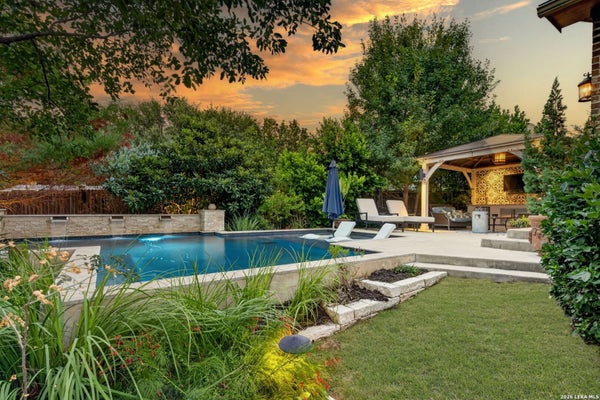 8562 LOW CRK, SAN ANTONIO, TX 78255 - Image de91bf83cc3c377a804f5ae8cd3b33ec/2306107512
