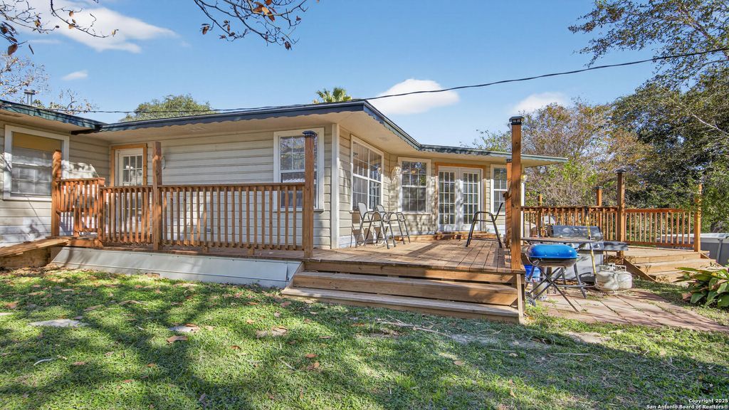 Photo of 1508 E St, Floresville, TX 78114 (MLS # 1928693)