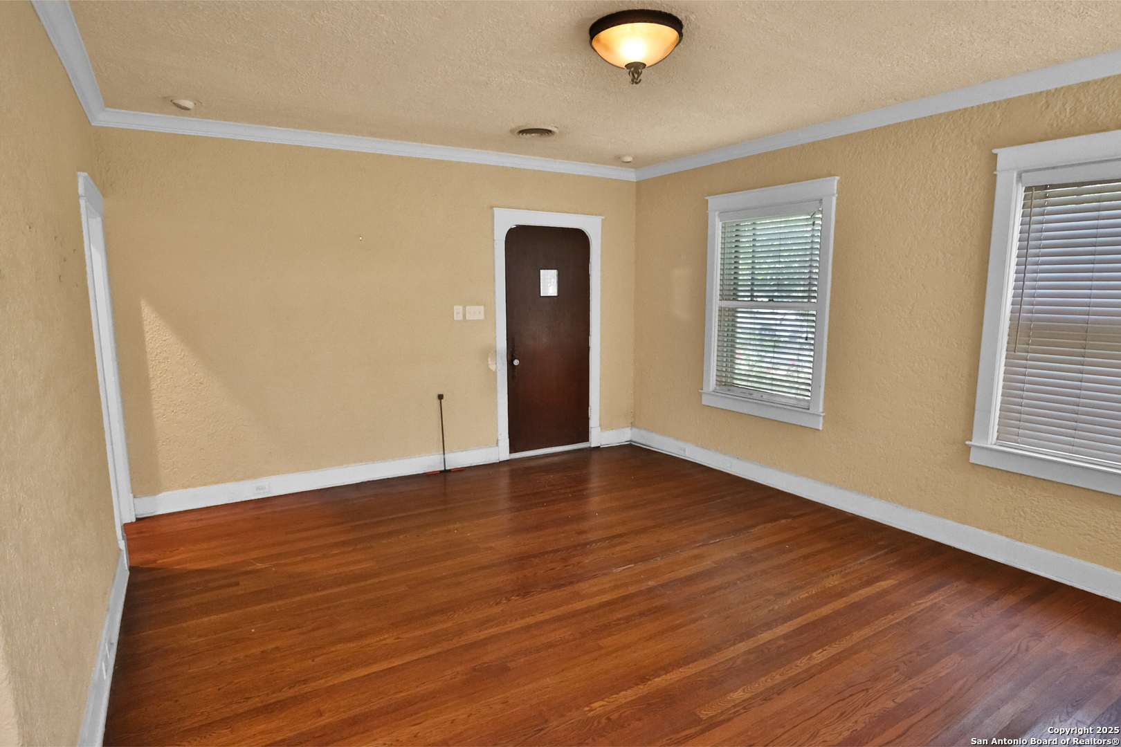 1919 W Magnolia Ave