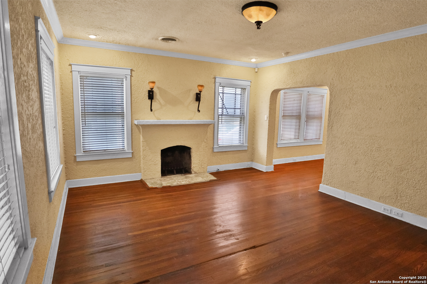 1919 W Magnolia Ave