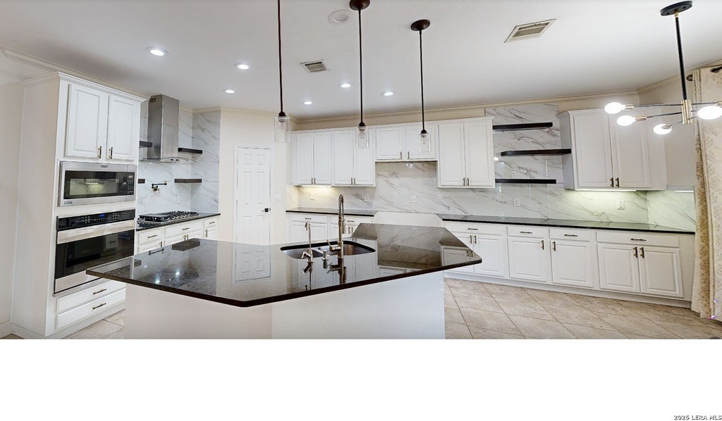 Photo of 19519 Highgrove Ln, San Antonio, TX 78258 (MLS # 1994151)