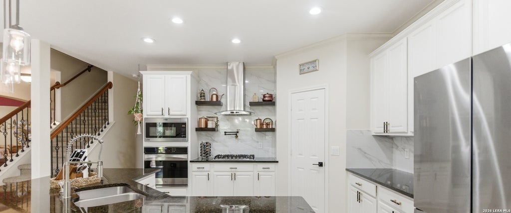 Photo of 19519 Highgrove Ln, San Antonio, TX 78258 (MLS # 1994151)