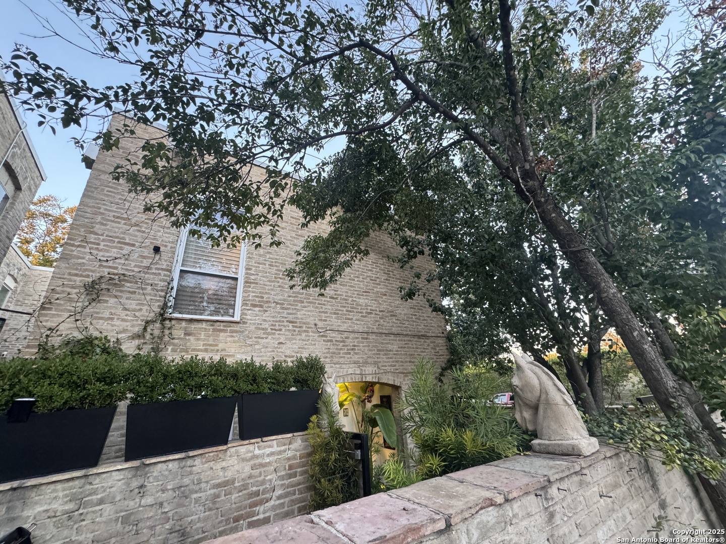 166 N NEW BRAUNFELS D