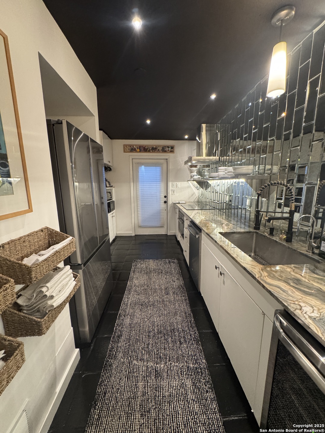 166 N NEW BRAUNFELS D