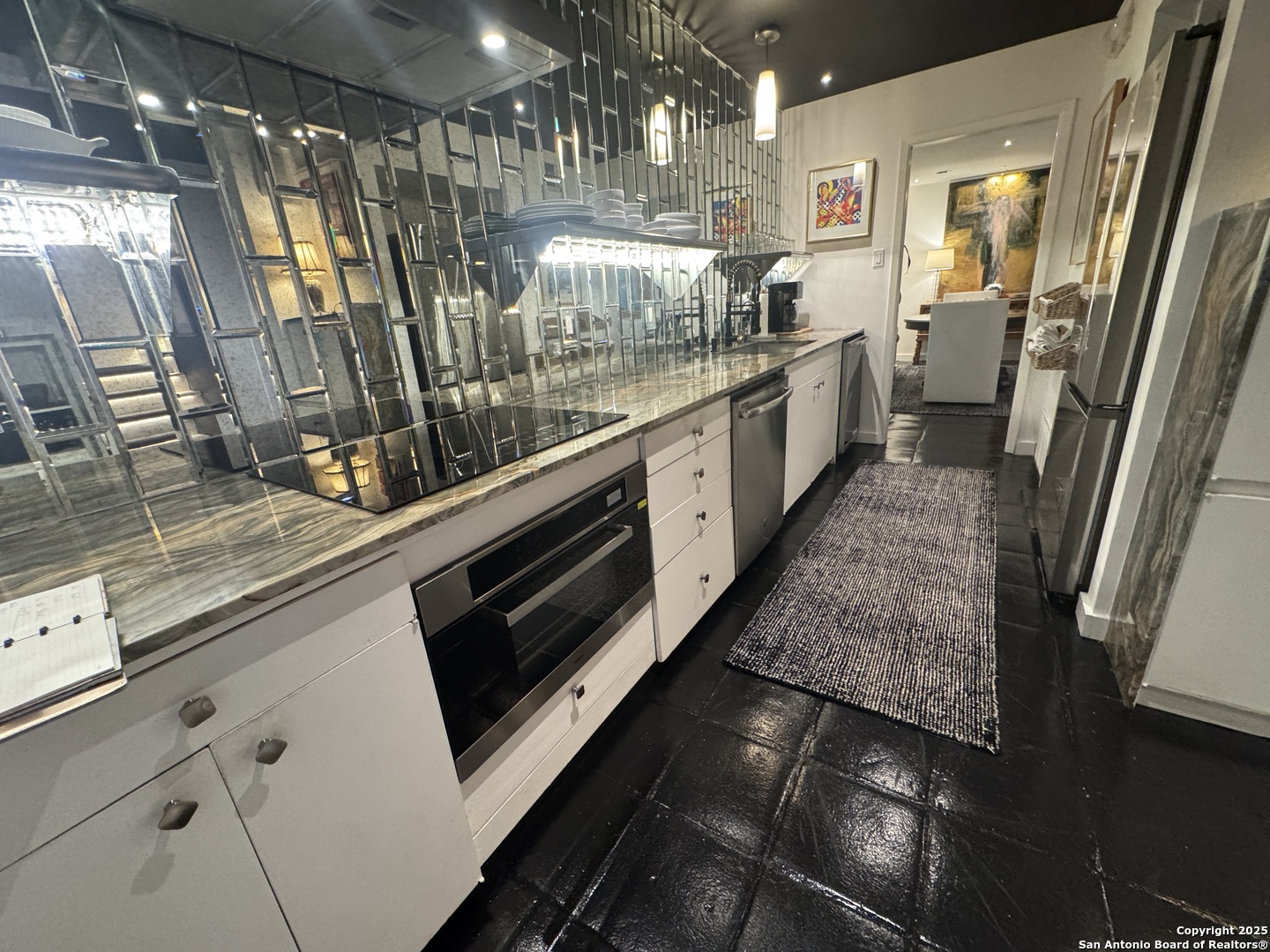 166 N NEW BRAUNFELS D