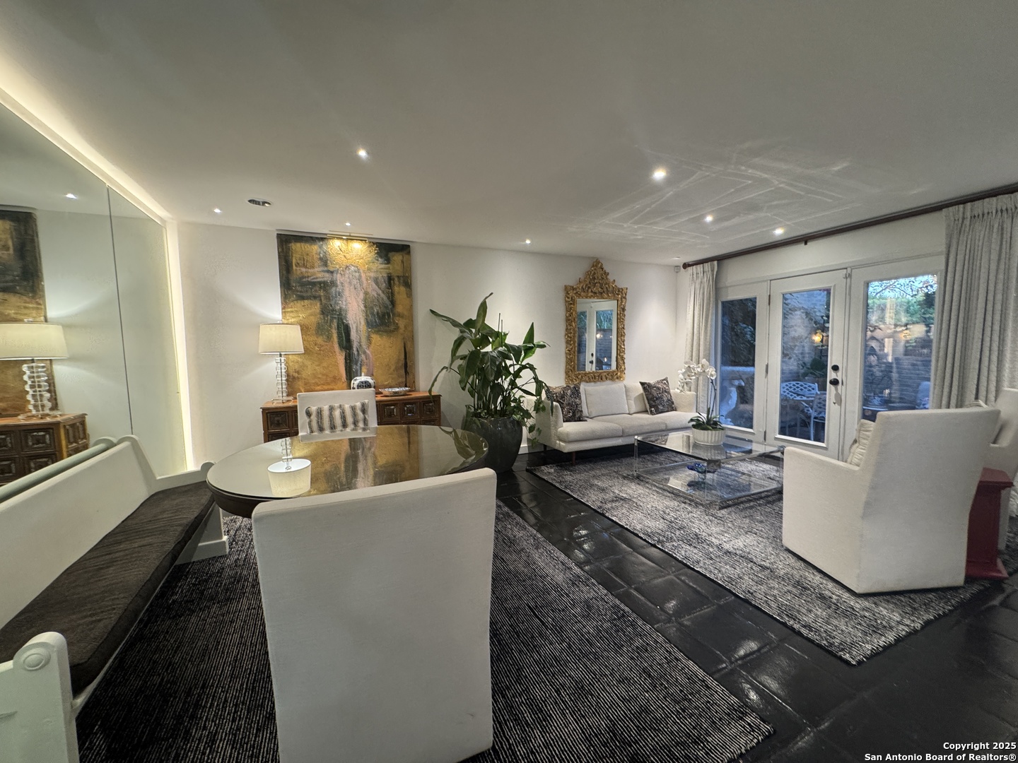 166 N NEW BRAUNFELS D