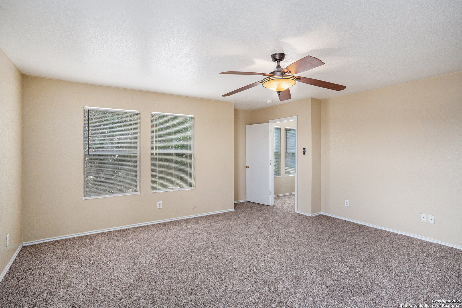 237 Hinge Chase