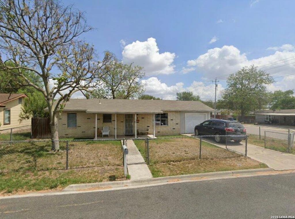 Photo of 2205 Louise st, Seguin, TX 78115 (MLS # 2003365)