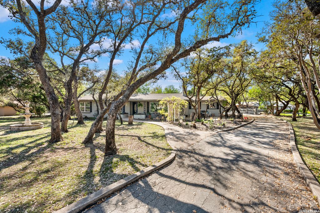 Photo of 114 Wagon Trail Road, Shavano Park, TX 78231 (MLS # 1954469)