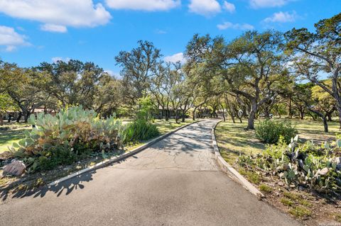 Photo of 114 Wagon Trail Road, Shavano Park, TX 78231 (MLS # 1954469)