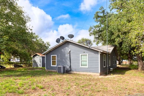 A home in Floresville