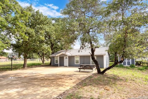 A home in Floresville