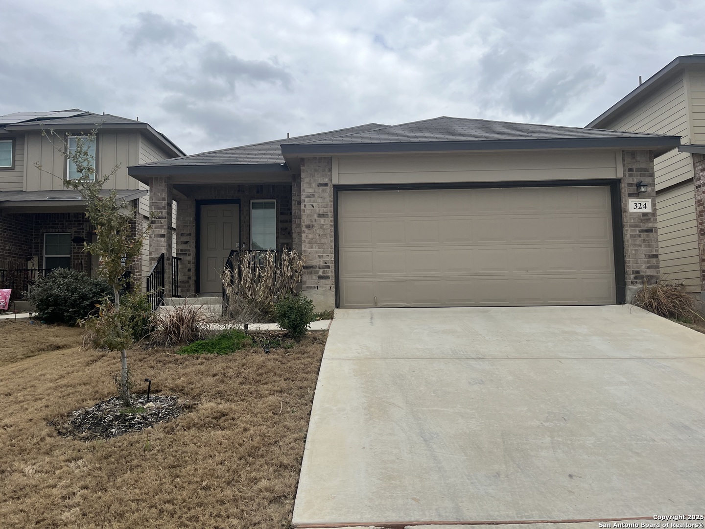 Photo 1 of 30 — 324 Middle Green Loop, Floresville, TX 78114