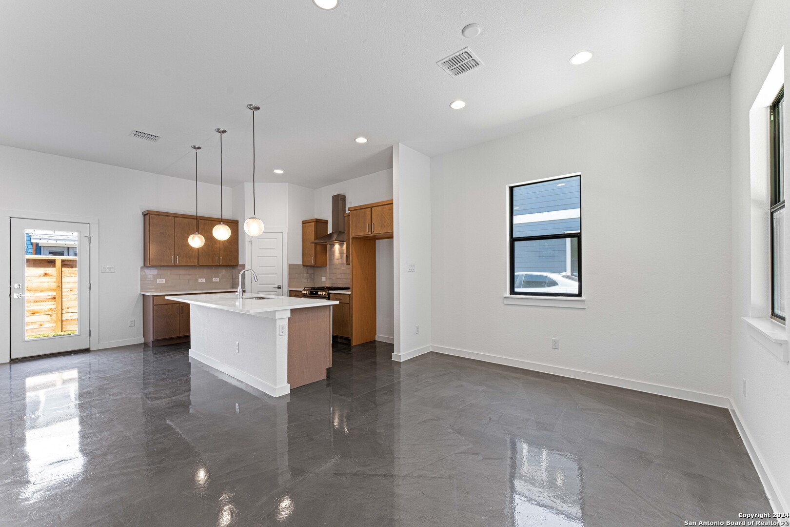 914 N Olive #101