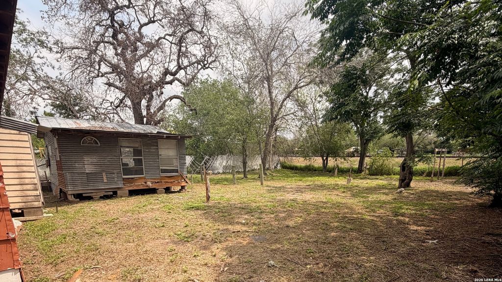 Photo of 508 N BRIGHT DR, Devine, TX 78016 (MLS # 1960123)