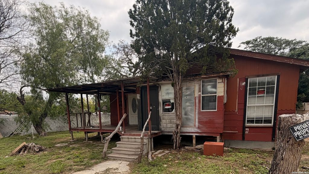 Photo of 508 N BRIGHT DR, Devine, TX 78016 (MLS # 1960123)
