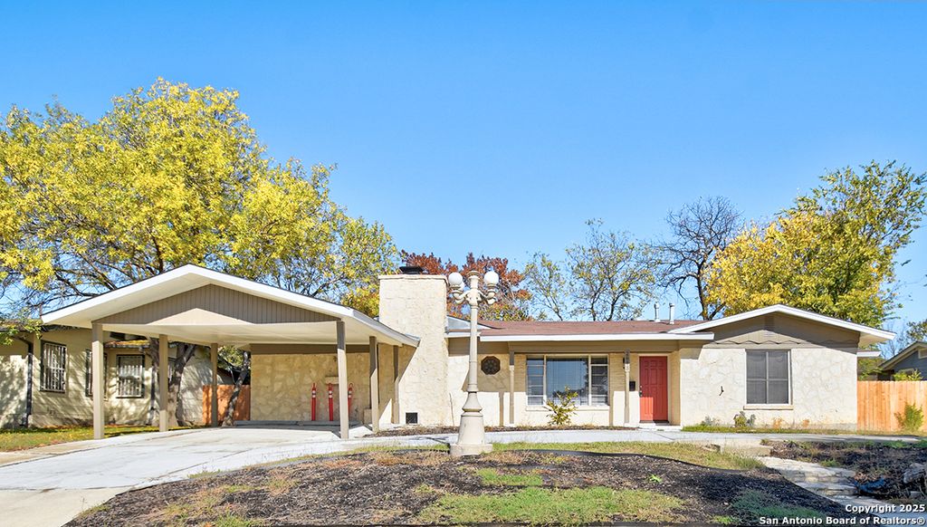 Photo of 2613 W Summit Ave, San Antonio, TX 78228 (MLS # 1929614)