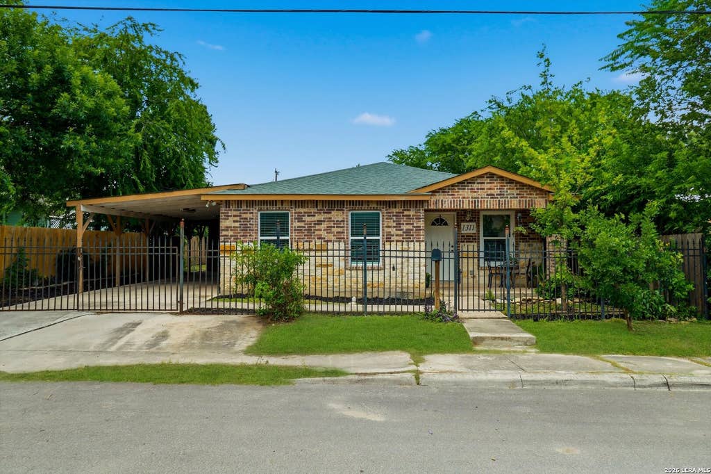 Photo of 1311 Rivas St, San Antonio, TX 78207 (MLS # 2002621)