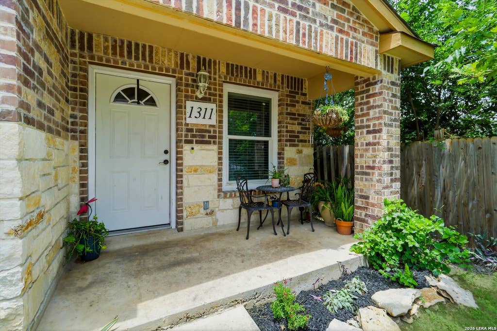 Photo of 1311 Rivas St, San Antonio, TX 78207 (MLS # 2002621)