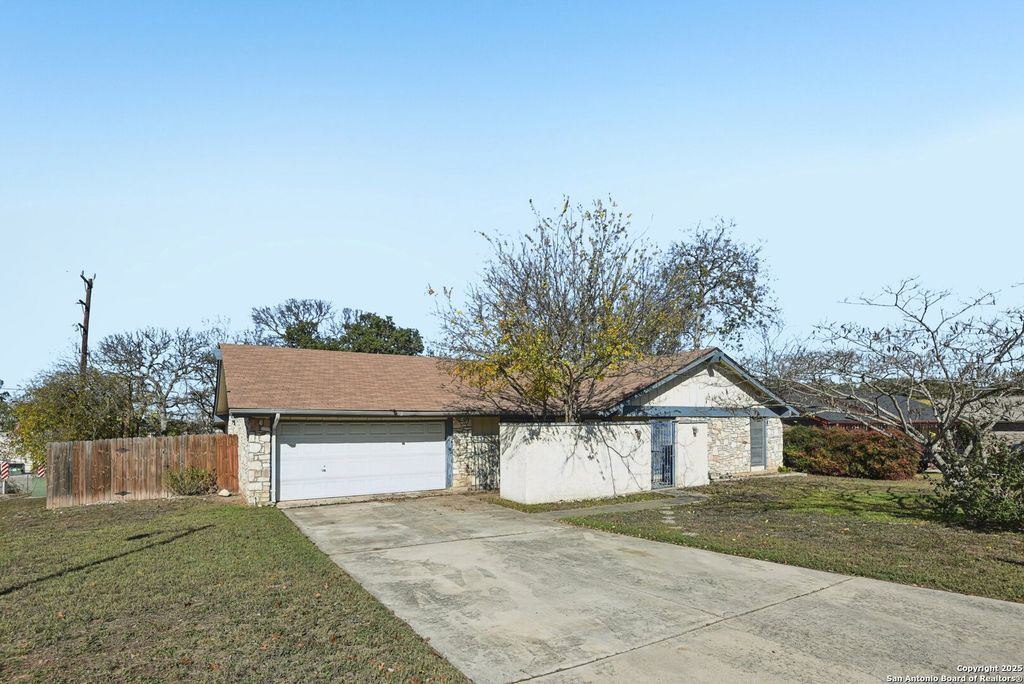 Photo of 8203 Phoenix, Universal City, TX 78148 (MLS # 1929464)