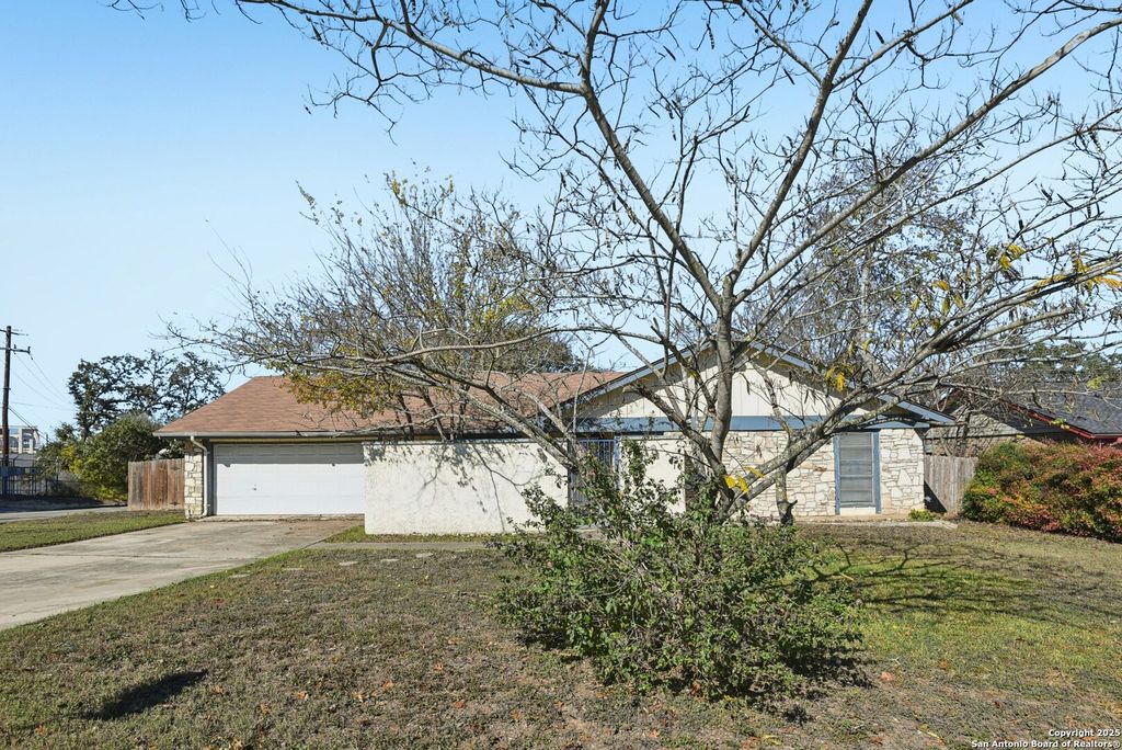 Photo of 8203 Phoenix, Universal City, TX 78148 (MLS # 1929464)