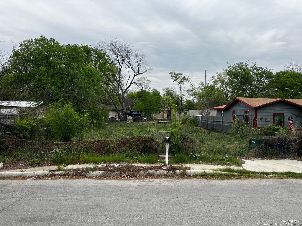 Photo of 131 AMAYA, San Antonio, TX 78237 (MLS # 1719688)