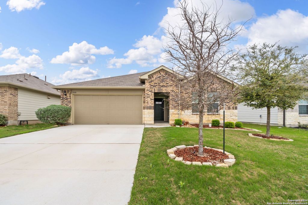 Photo of 1080 AMBLE OAK, Seguin, TX 78155 (MLS # 1964097)